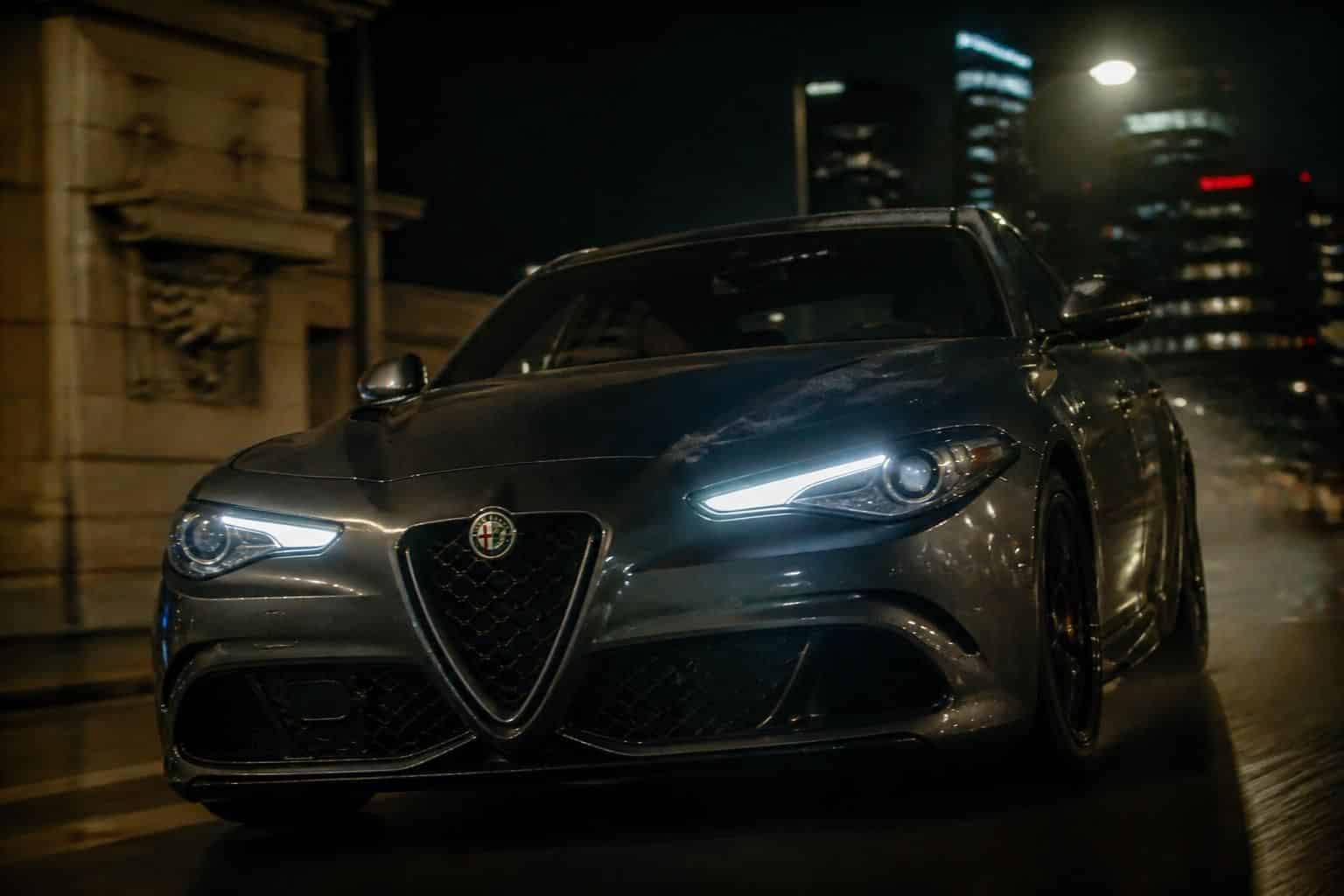 découvrez la alfa romeo 6 underground avec un focus spécial sur la giulia quadrifoglio, la star emblématique au cœur du film, alliant performance et design italien.