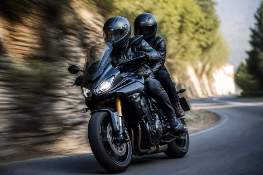 découvrez la signification de sds moto et comprenez le rôle essentiel du passager en deux-roues pour une conduite sûre et harmonieuse.