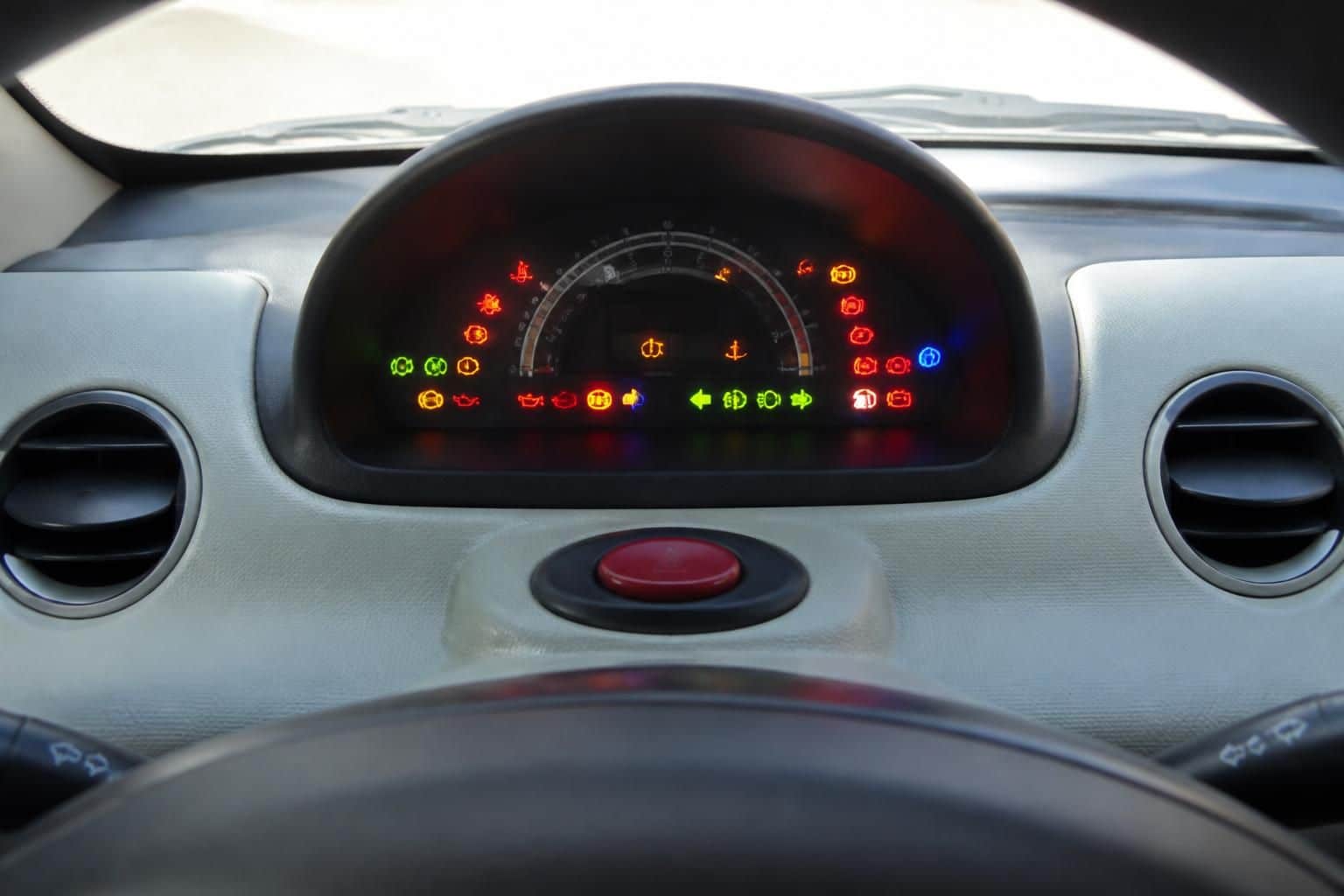 découvrez la signification des couleurs des voyants sur votre twingo 2 et trouvez des solutions rapides pour régler les problèmes courants.
