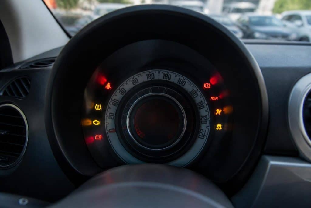 découvrez la signification des voyants de votre fiat 500 et trouvez des solutions rapides pour résoudre les problèmes et assurer la sécurité de votre véhicule.